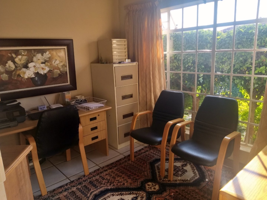 To Let 4 Bedroom Property for Rent in Van Der Hoff Park North West